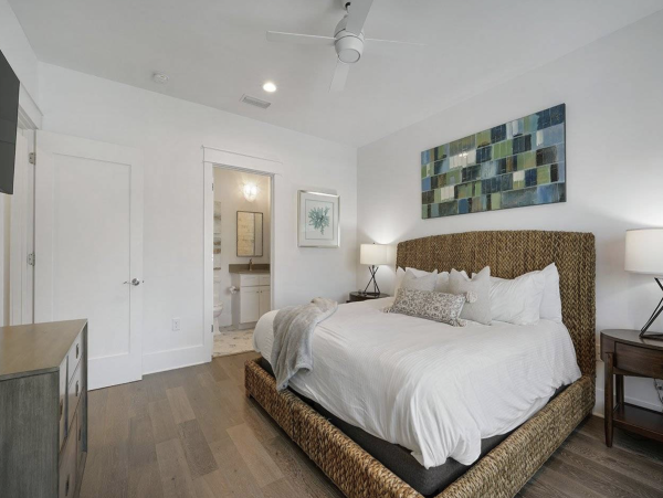 Beachfront Luxury Six Bedroom Vacation Rental in Destin with Rooftop Pool